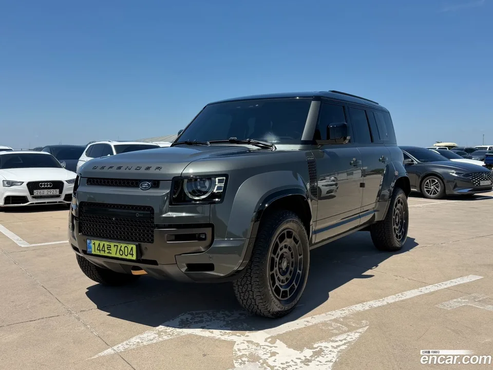 Land Rover Defender 110 P635 1 2025 — thumbnail 3