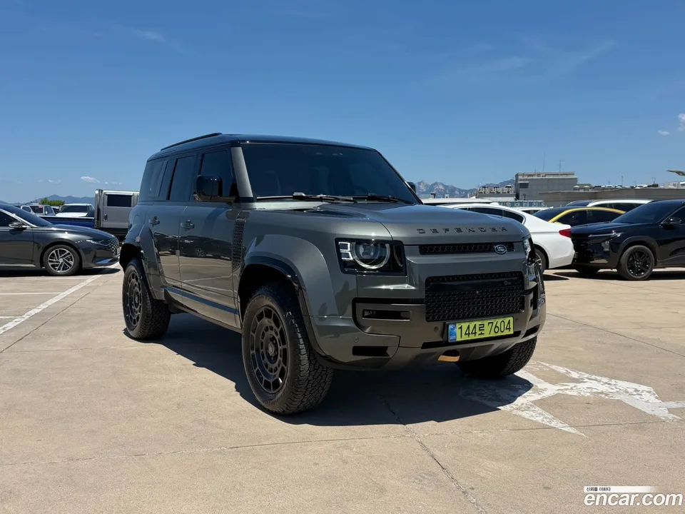 Land Rover Defender 110 P635 1 2025 — photo 1, buy with delivery to Moscow