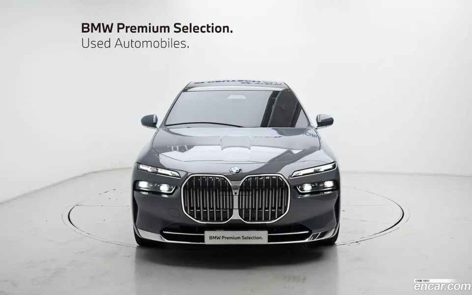 BMW 7 Series 740i sDrive 2023 — thumbnail 3