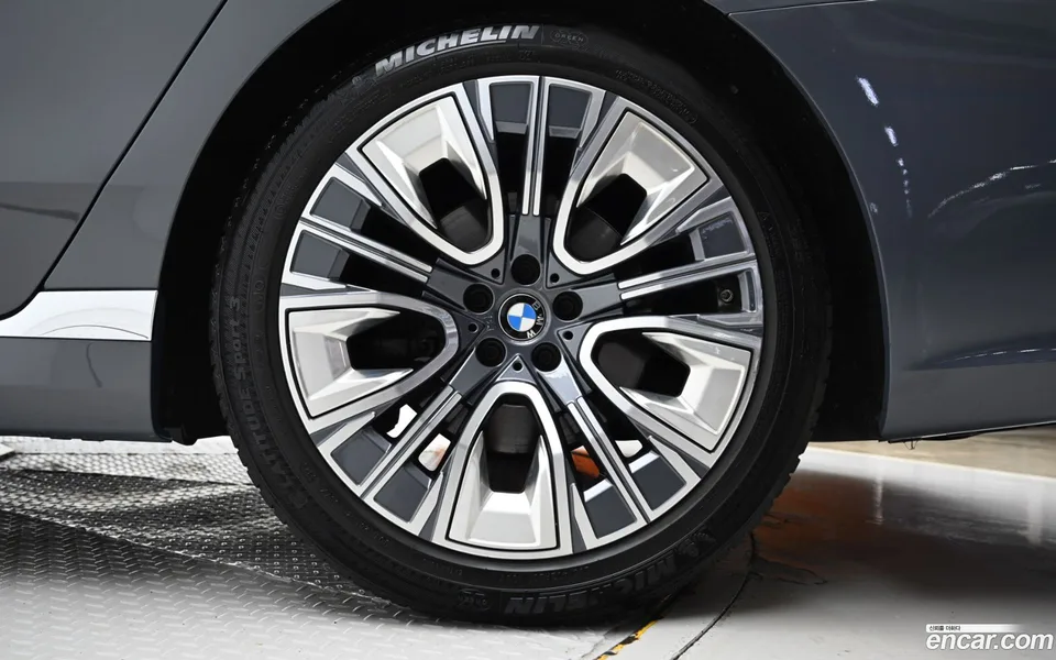 BMW 7 Series 740i sDrive 2023 — thumbnail 5