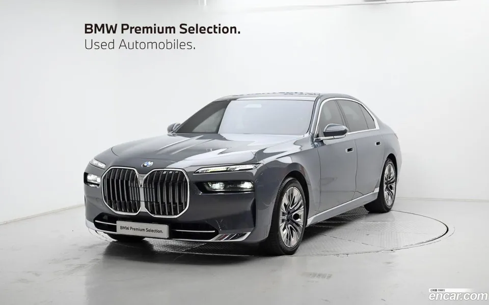 BMW 7 Series 740i sDrive 2023 — photo 1, buy with delivery to Moscow