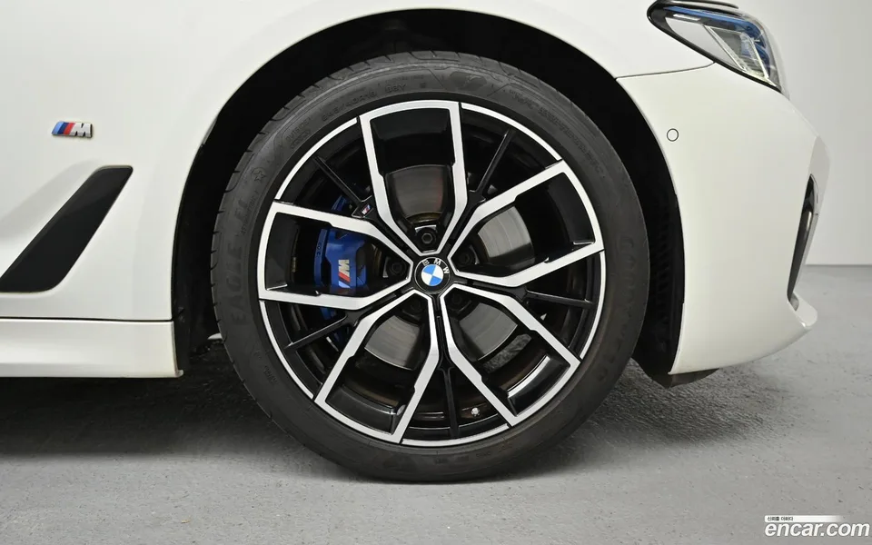 BMW 5 Series 530i xDrive M 2023 — thumbnail 2