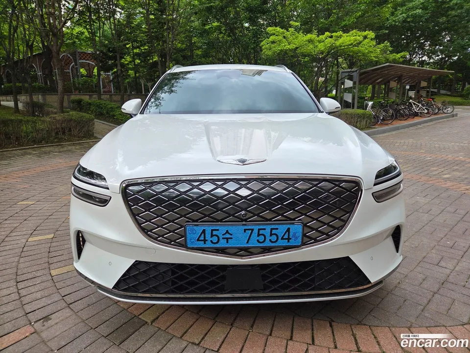 Genesis Electrified GV70 e-AWD 2022 — photo 1, buy with delivery to Moscow