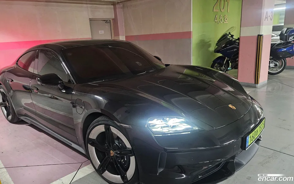 Porsche Taycan 4 2025 — photo 1, buy with delivery to Moscow