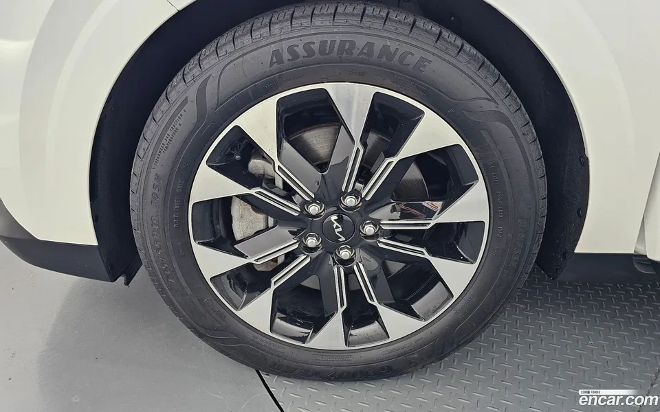 Kia Carnival 7 2023 — thumbnail 2