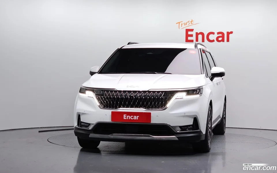 Kia Carnival 7 2023 — thumbnail 3