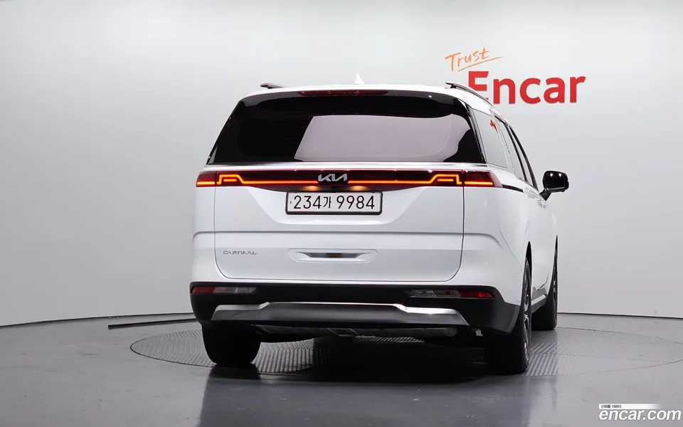 Kia Carnival 7 2023 — thumbnail 4