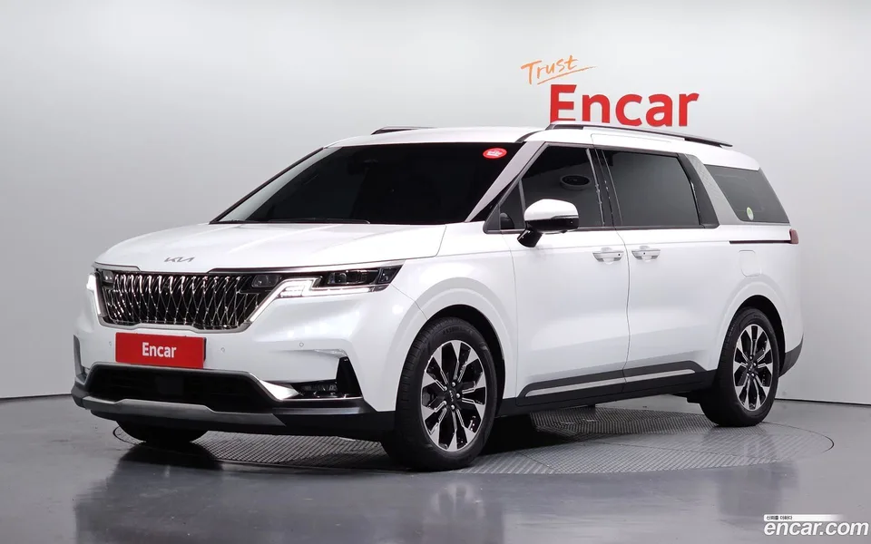 Kia Carnival 7 2023 — photo 1, buy with delivery to Moscow