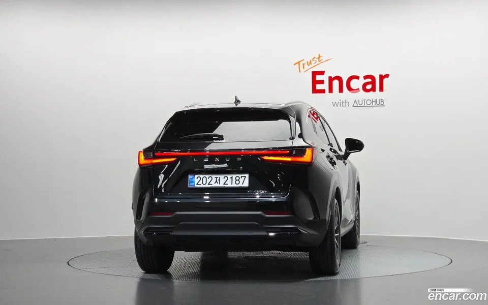Lexus NX 450h+ 2025 — thumbnail 4