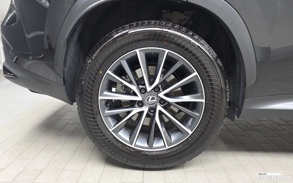 Lexus NX 450h+ 2025 — thumbnail 5