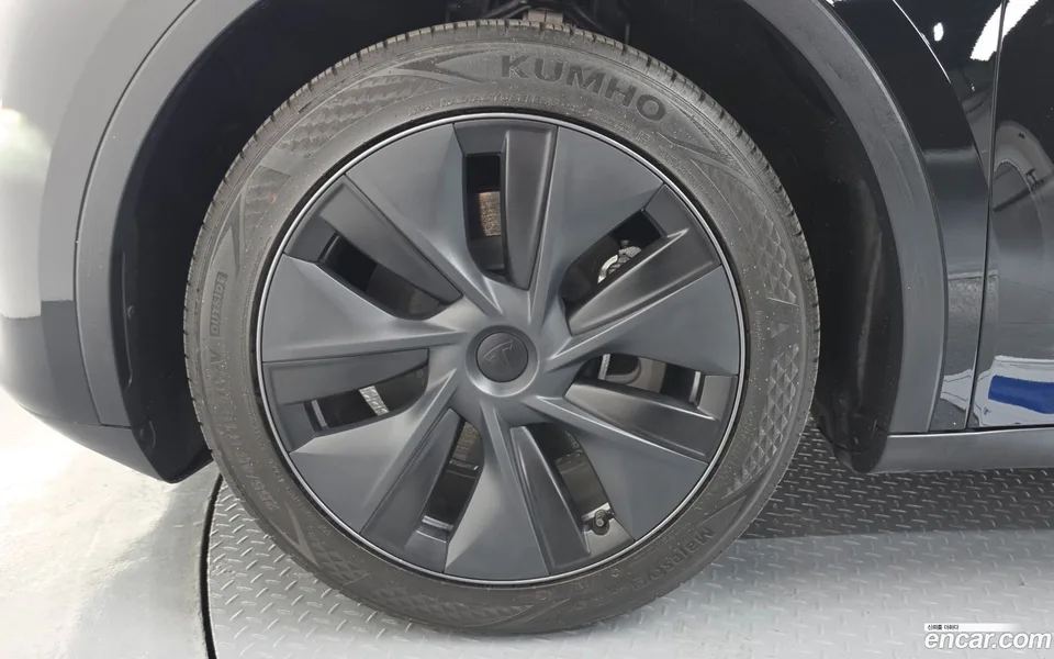 Tesla Model Y RWD 2024 — thumbnail 2