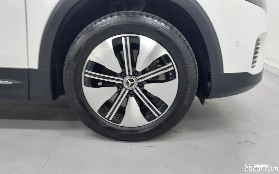 Mercedes-Benz EQB EQB300 4MATIC 2023 — thumbnail 2