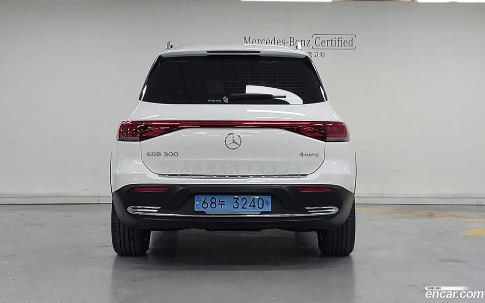 Mercedes-Benz EQB EQB300 4MATIC 2023 — thumbnail 4