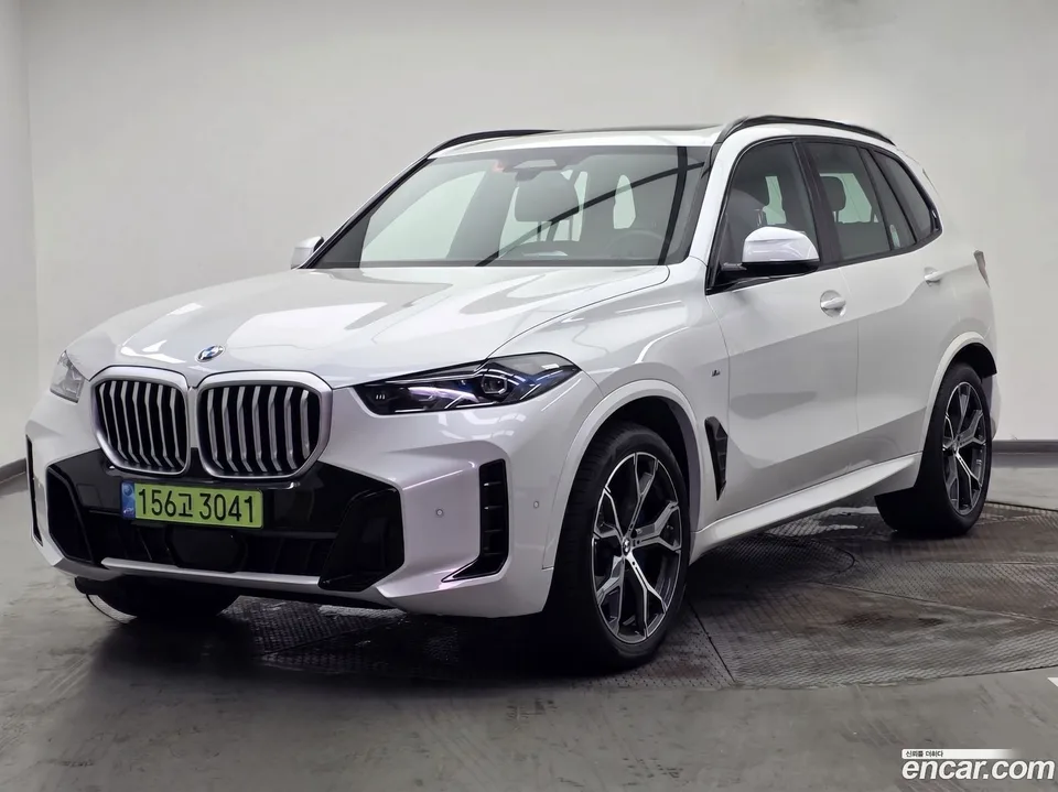 BMW X5 xDrive 40i M 2026 — photo 1, buy with delivery to Moscow