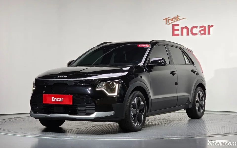 Kia Niro EV 2023 — photo 1, buy with delivery to Moscow