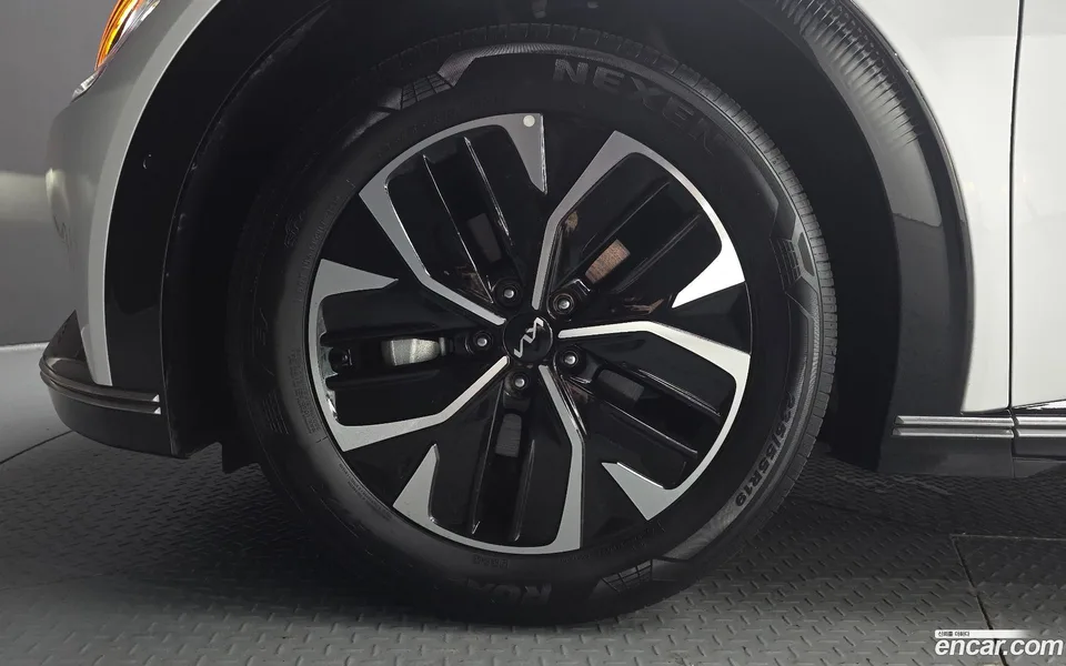 Kia EV6 4WD 2023 — thumbnail 5