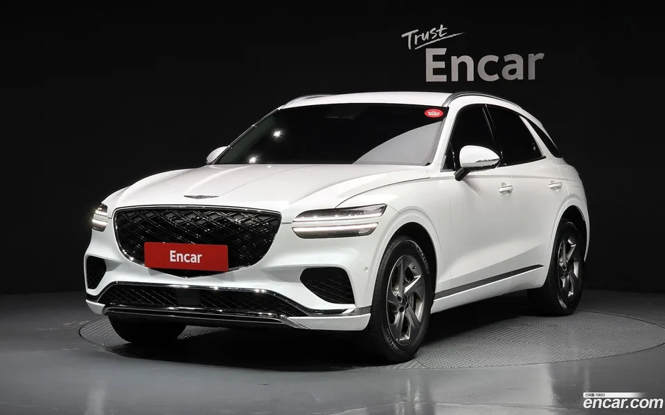 Genesis GV70 2.5T 2WD 2024 — photo 1, buy with delivery to Moscow