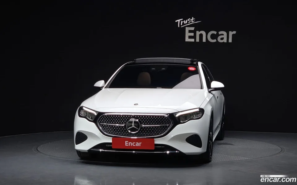 Mercedes-Benz E-Class E200 2025 — thumbnail 3