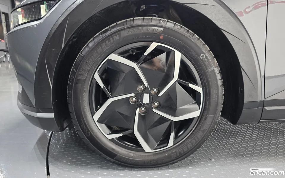 Hyundai Ioniq 5 2023 — thumbnail 2