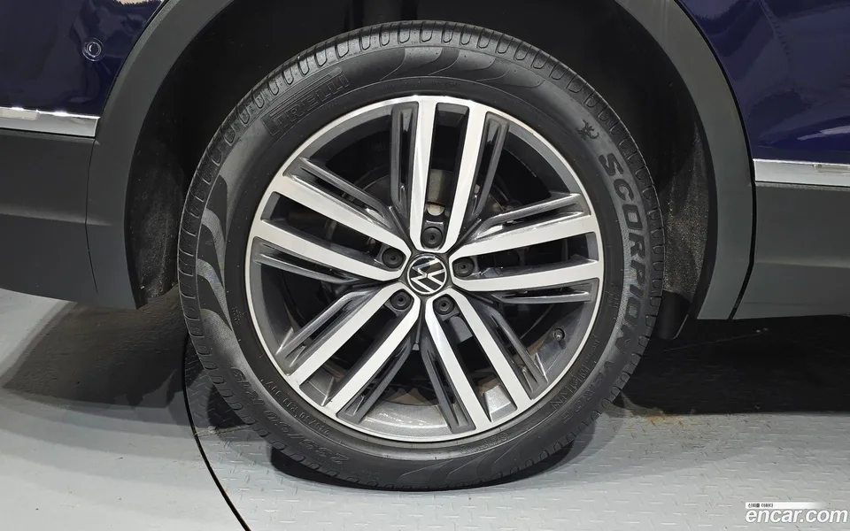 Volkswagen Tiguan Allspace 2.0 TSI 2022 — thumbnail 2