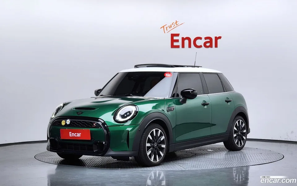 MINI Cooper S 5 2022 — photo 1, buy with delivery to Moscow