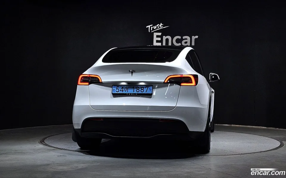 Tesla Model Y RWD 2024 — thumbnail 4