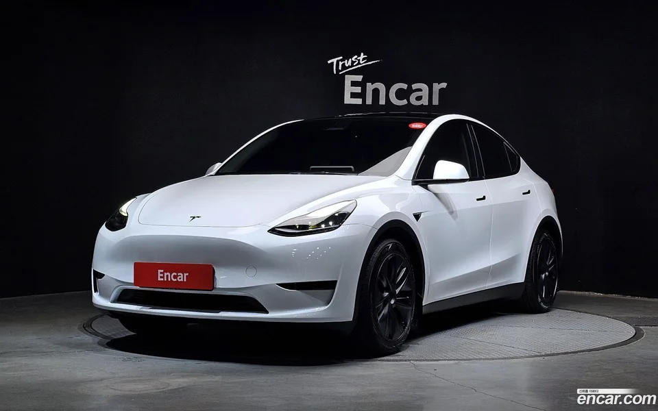 Tesla Model Y RWD 2024 — photo 1, buy with delivery to Moscow