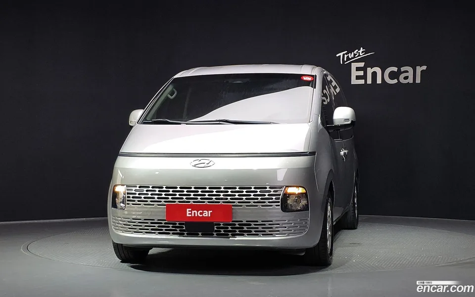 Hyundai Staria 9 2023 — thumbnail 3