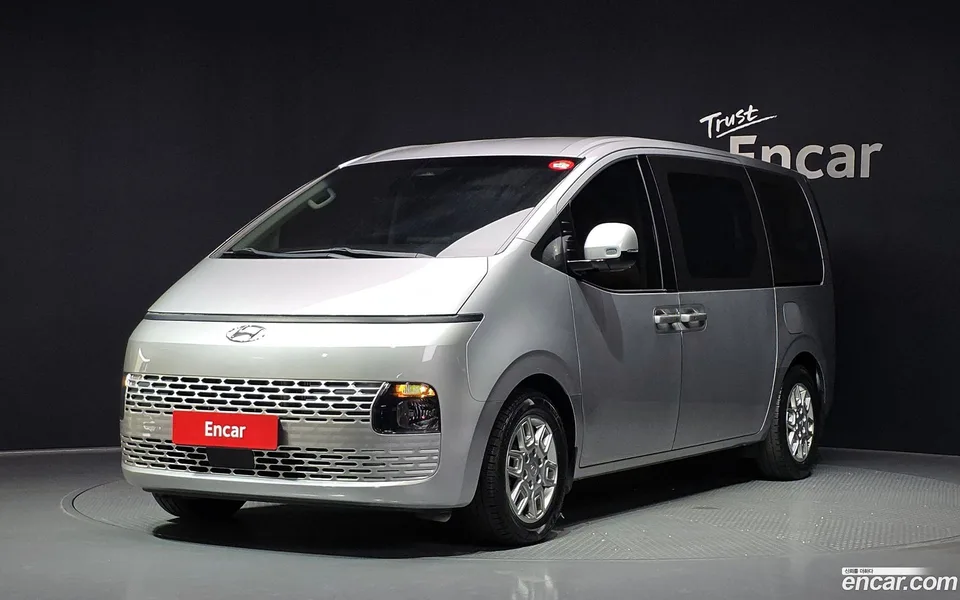Hyundai Staria 9 2023 — photo 1, buy with delivery to Moscow