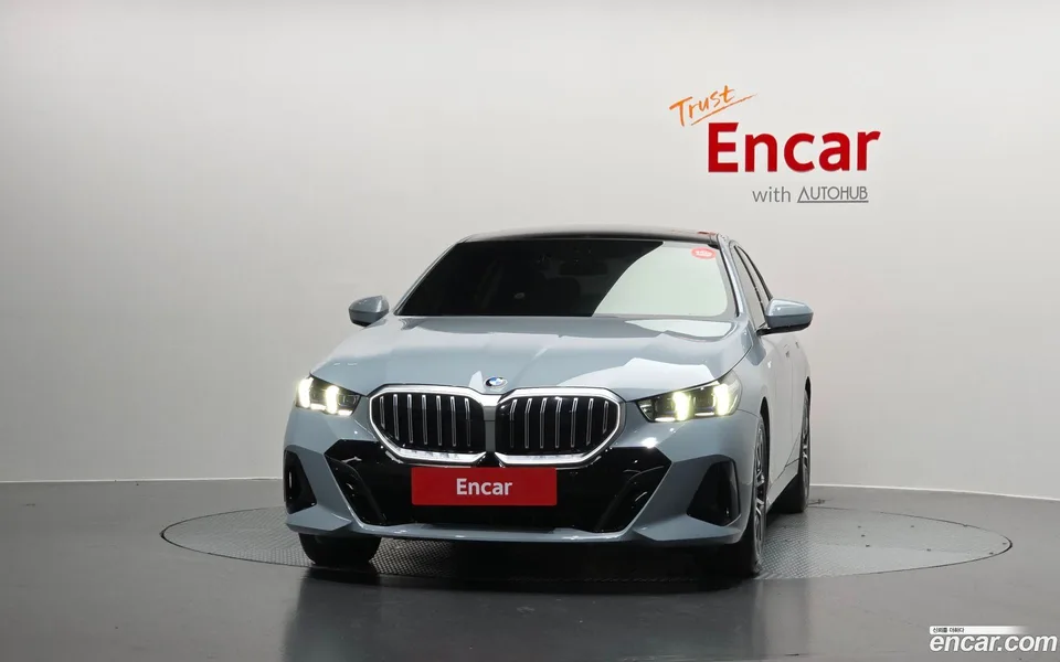 BMW 5 Series 520i M 2025 — thumbnail 3