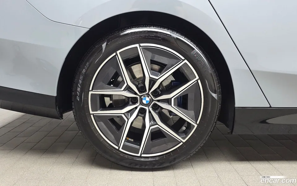 BMW 5 Series 520i M 2025 — thumbnail 5