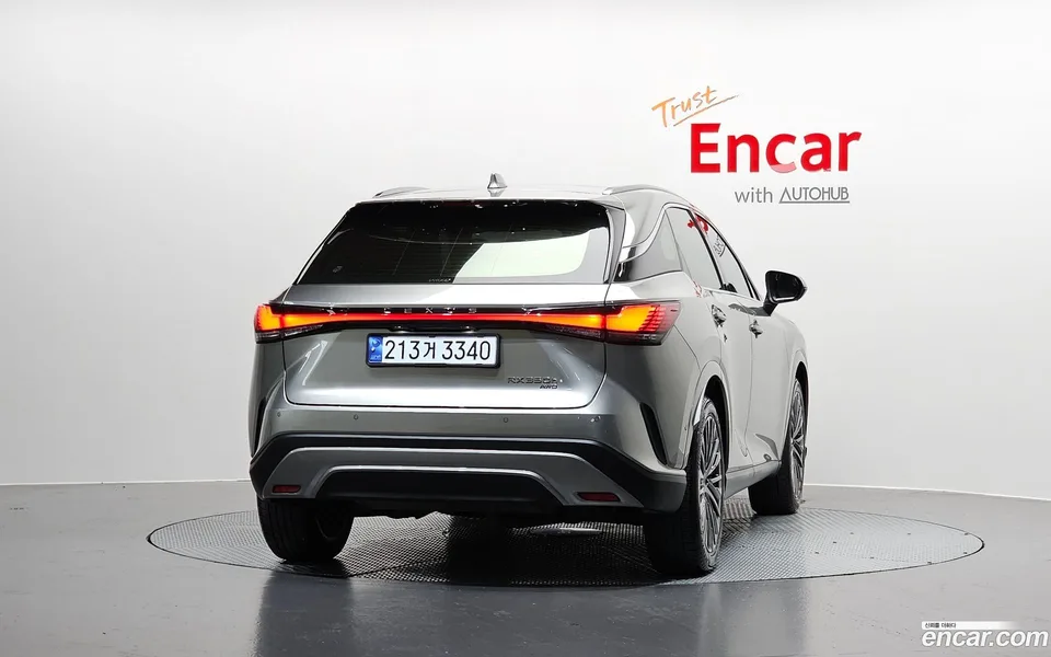 Lexus RX 350h 2023 — thumbnail 4