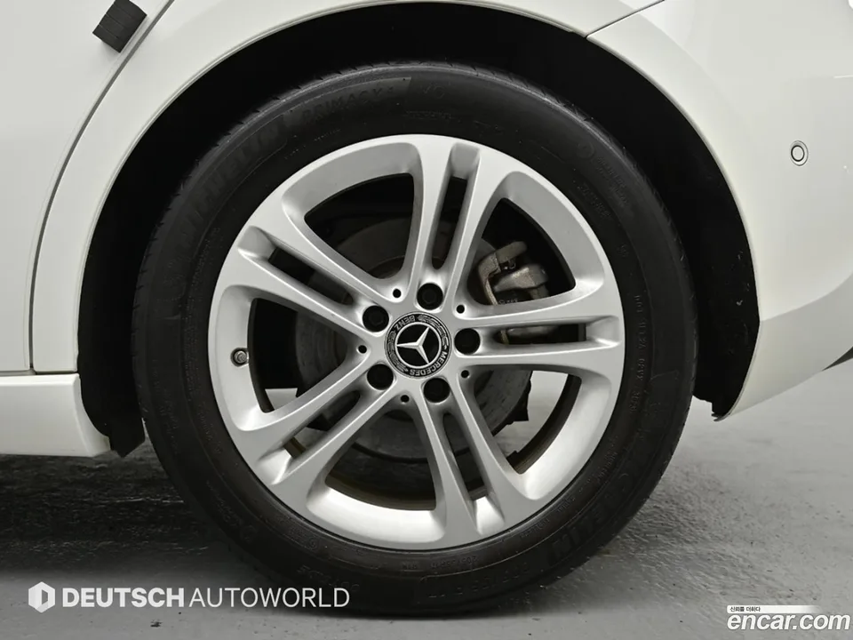 Mercedes-Benz A-Class A220 2024 — thumbnail 2