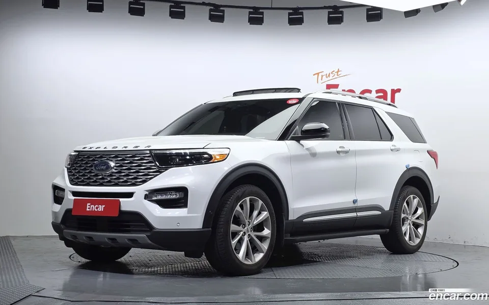 Ford Explorer 3.0 4WD 2022 — photo 1, buy with delivery to Moscow