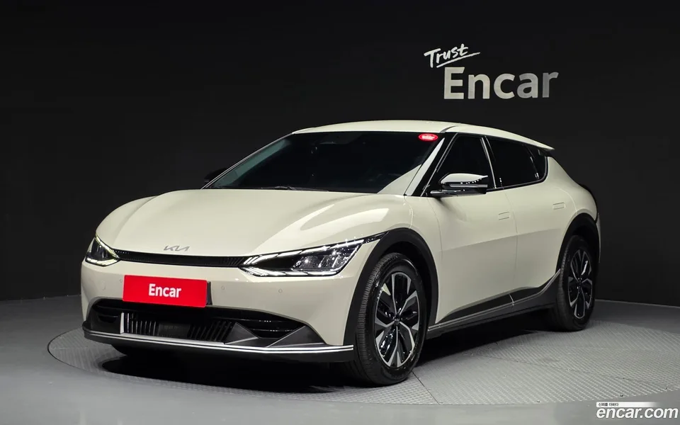 Kia EV6 2023 — photo 1, buy with delivery to Moscow