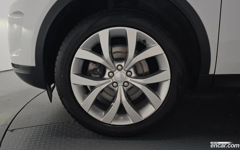 Land Rover Discovery Sport P250 SE 2023 — thumbnail 2