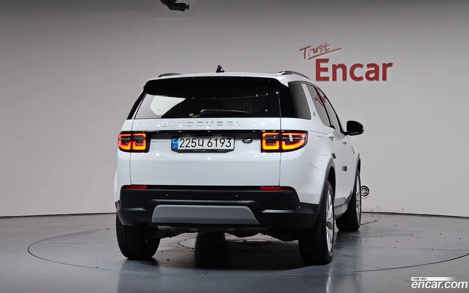 Land Rover Discovery Sport P250 SE 2023 — thumbnail 4
