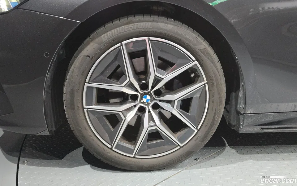 BMW 5 Series 520i M 2024 — миниатюра 5