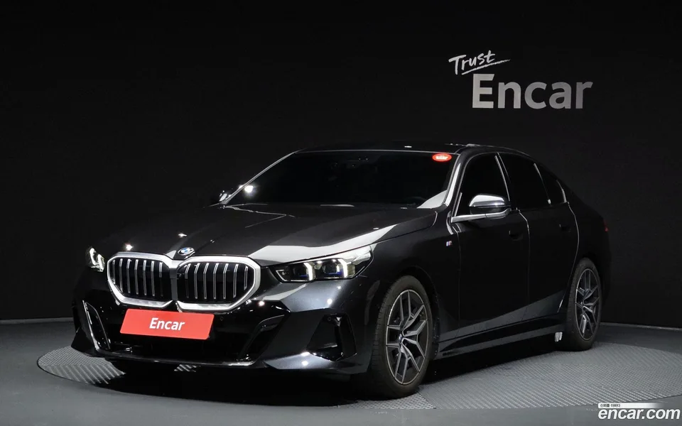 BMW 5 Series 520i M 2024 — фото 1, купить с доставкой в Москву