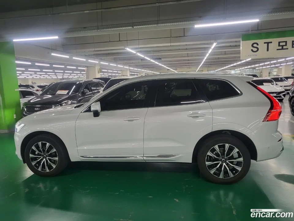 Volvo XC60 B5 2023 — thumbnail 3