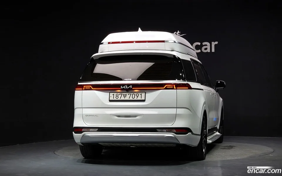 Kia Carnival 7 2023 — thumbnail 4