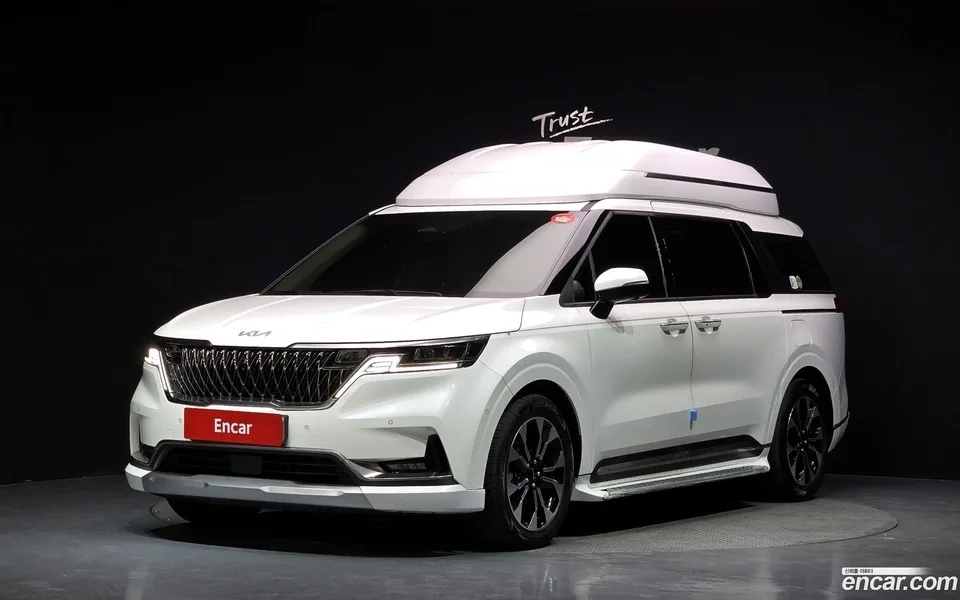 Kia Carnival 7 2023 — photo 1, buy with delivery to Moscow