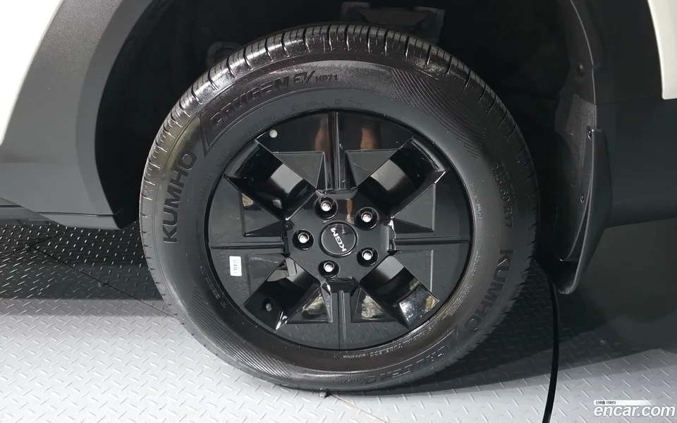 KG Mobility Musso EV AWD 2025 — thumbnail 5