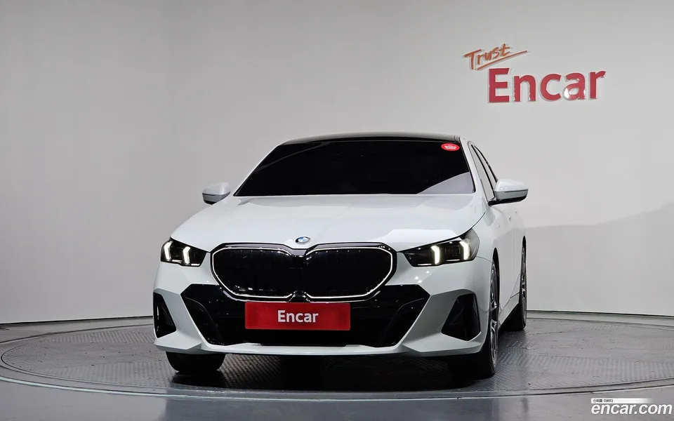 BMW 5 Series 520i 2025 — thumbnail 3