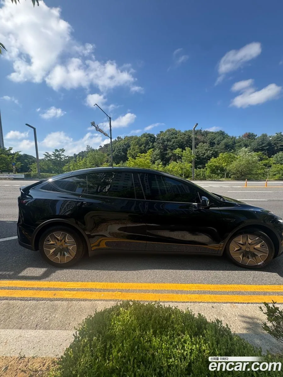 Tesla Model Y L AWD 2026 — thumbnail 3