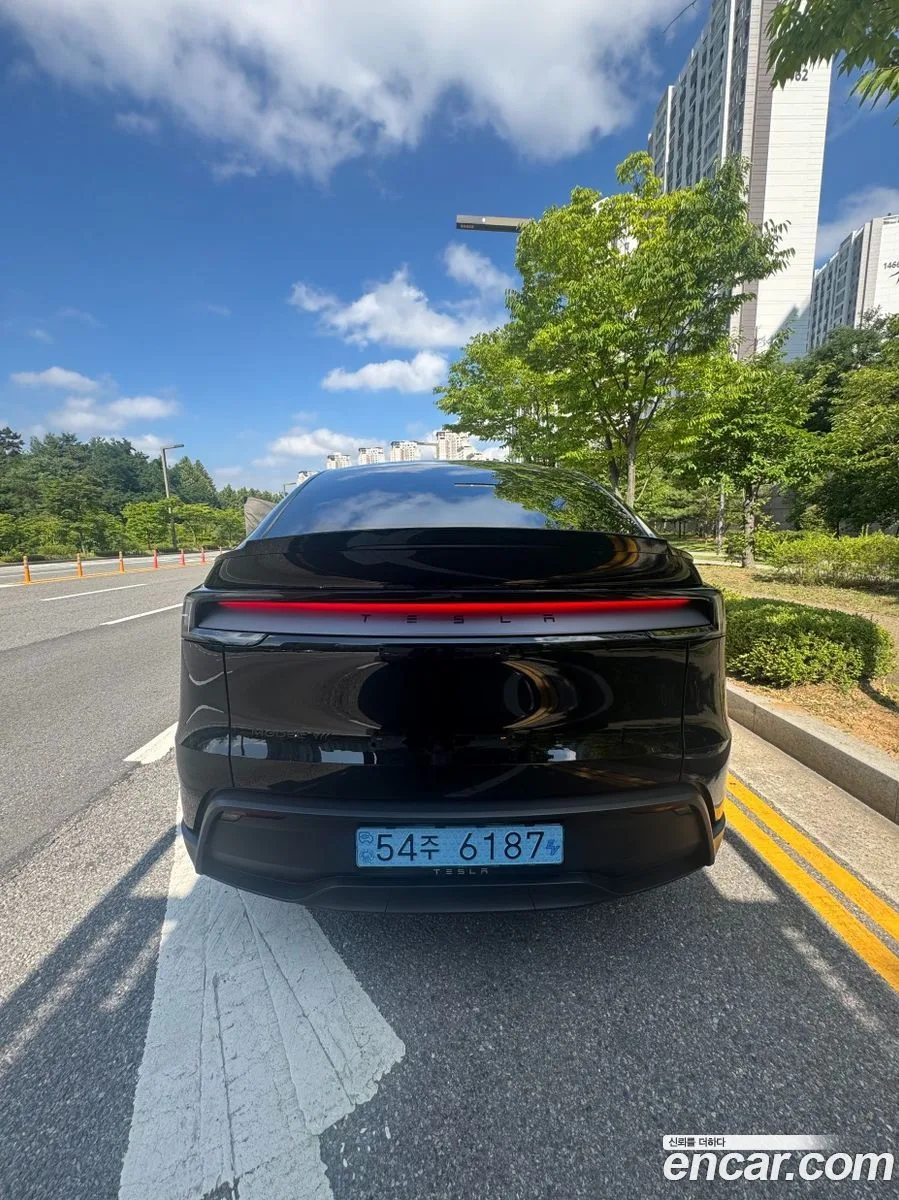 Tesla Model Y L AWD 2026 — thumbnail 4