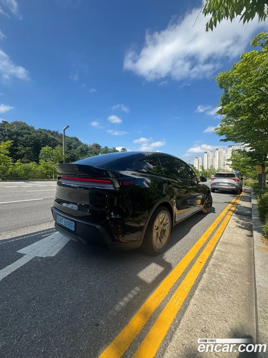 Tesla Model Y L AWD 2026 — thumbnail 5