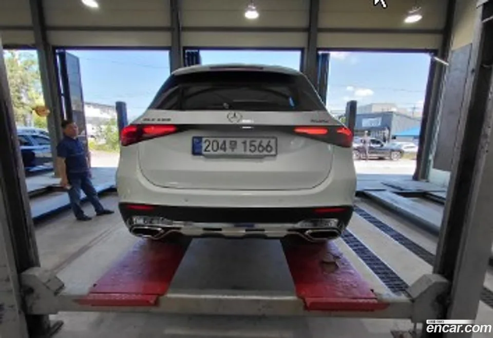 Mercedes-Benz GLC-Class GLC300 4MATIC 2025 — thumbnail 2