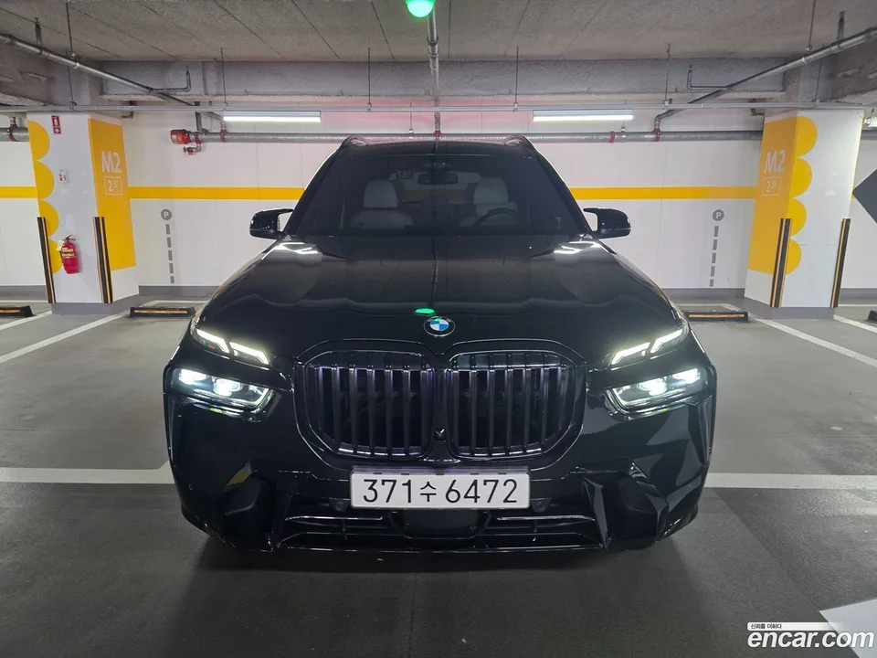 BMW X7 xDrive 40i M 7 2023 — photo 1, buy with delivery to Moscow