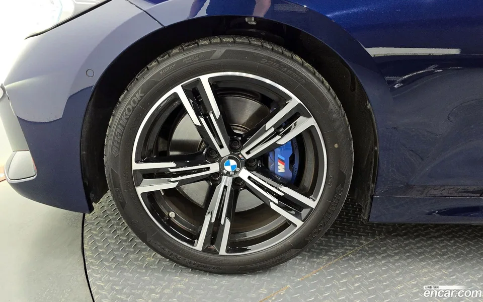 BMW 3 Series 320i M 2025 — thumbnail 5